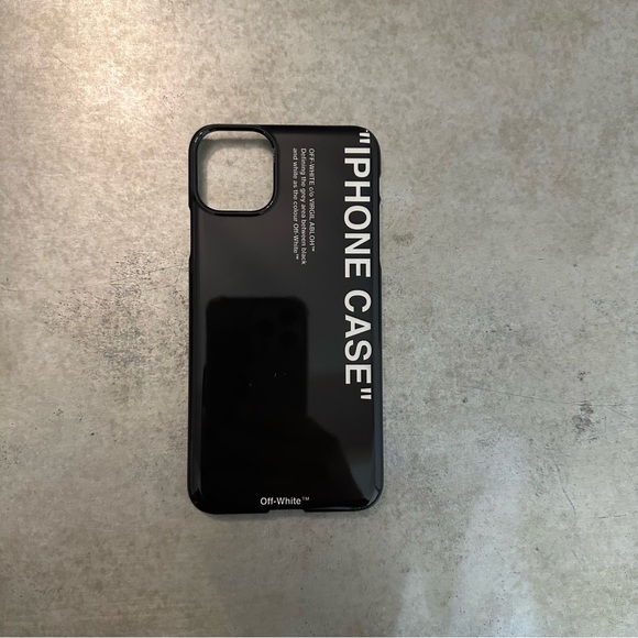 2 IPHONE 11 PRO MAX SNAP CASES - Picture 3 of 3